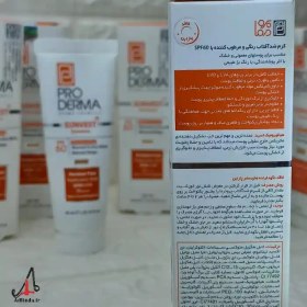 تصویر کرم ضدآفتاب رنگی و مرطوب کننده spf60 پوست معمولی و خشک پرودرما 40 میلی لیتر بژ طبیعی Sunvest Sunscreen SPF60 Moisturizing Normal To Dry Skins Natural Beige ProDerma 40ml