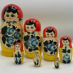 تصویر ماتروشکا چوبی روسی 
