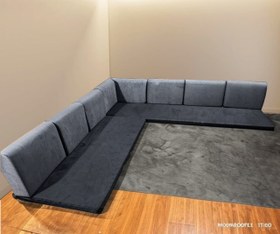 تصویر مبل عربی زمینی خلیجی با فوم سرد 