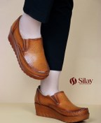 تصویر کفش زنانه طبی چرم طبیعی دست‌دوز لژدار | مدل دور دوخت در رنگ‌های مشکی، عسلی و کرم 