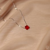 تصویر گردنبند نقره سواروسکی مکعب قرمز 