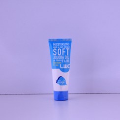 تصویر کرم مرطوب کننده حاوی روغن جوجوبا عش 