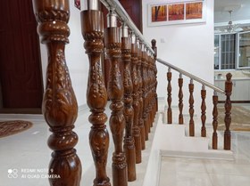 تصویر پایه نرده چوبی راه پله منبت رنگ شده سوراخدار ( میل ترانسخور ) کد055 The base of the wooden railing of the stairwell, inlaid, painted, with holes (transfer shaft), code 055