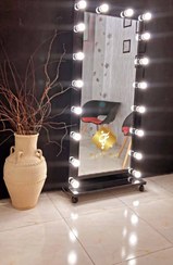 تصویر آینه قدی مدل آناستازیا ۱۸۰ در ۸۰ با ۱۸ لامپ ریموت دار 