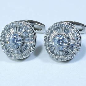 تصویر دکمه سردست لوکس نقره‌ای با الماس مرکزی 