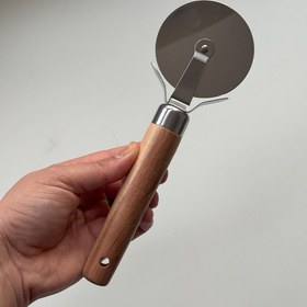 تصویر پیتزابر شنگیا دسته چوبی 