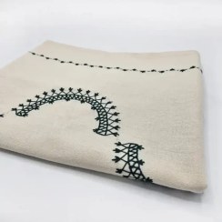 تصویر رومیزی رانر سیاه دوزی نیم دایره سبز 