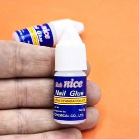 تصویر چسب ناخن مدل لاکی 