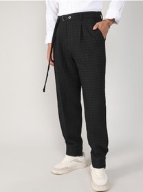 تصویر شلوار مردانه با طرح گرافیکی مشکی شب و بافت دار برند campus sutra Men's Midnight Black Textured Graph Check Trousers