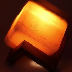 تصویر آباژور سنگ نمک کوبیک خوابیده salt rock lampshade