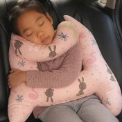 تصویر بالش خواب و تکیه گاه خودرو برای کودک 