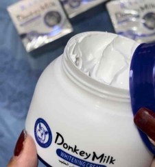 تصویر سفید کننده صورت و بدن شیر الاغ 