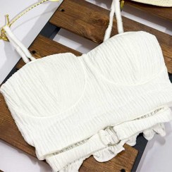 تصویر کراپ نیم تنه زنانه پلیسه‌ای کمربند‌دار مدل کاپ‌دار 