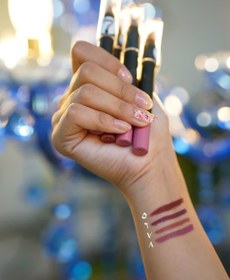 تصویر رژ لب مدادی | گیاهی با رنگدهی و ماندگاری بالا 