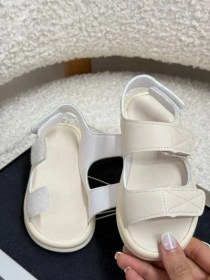 تصویر صندل بچه گانه چسبی 