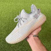 تصویر کتونی آدیداس مدل یزی 350 سفید 