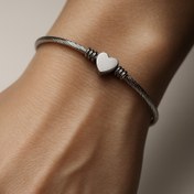 تصویر دستبند طرح قلب سفید 