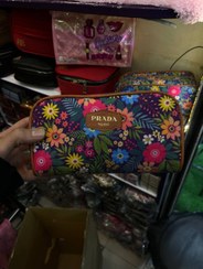 تصویر کیف آرایش دوزیپ گل گلی - بنفش 