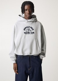 تصویر سویشرت با طرح دونالد داک و کلاهدار برند PullAndBear Donald Duck baskılı ve kapüşonlu sweatshirt