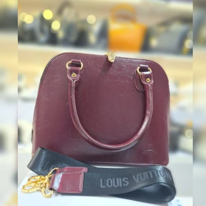 تصویر فروشگاه کیف و کوله شیک سال