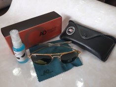 تصویر عینک خلبانی فریم طلایی امریکن اپتیکال AO سایز ۵۲ 