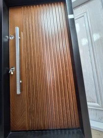 تصویر درب ضد سرقت مدل 16 میل برجسته مدرن با روکش راش - کف 18 - عرض 105 - ارتفاع 210 Anti-theft entrance door