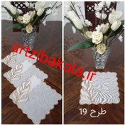 تصویر ست سه تکه قیطان دوزی روی سینی یا روی پاتختی و یا میز تلفن نوع پارچه تور ژپون و تور معمولی رنگ طلایی artzibakala