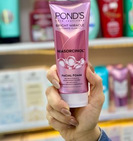 تصویر فوم شوینده و روشن کننده صورت پوندز نیاسورسینول Ponds Niasorcinol وزن 100 گرم Ponds Bright Miracle Ultimate Clarity Niasorcinol Facial Foam