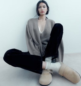 تصویر کفش تخت زنانه برند زارا Zara مدل SPLIT SUEDE FAUX FUR CLOGS 