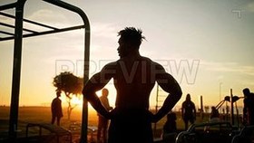 تصویر دانلود فوتیج ورزشگاه در فضای باز در غروب آفتاب Outdoor Gym At Sunset 