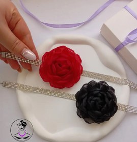 تصویر گردنبند چوکر گل‌دار نگینی 