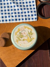 تصویر قوطی فلزی گرد رویایی 