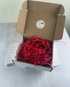 تصویر پوشال کاغذی قرمز 