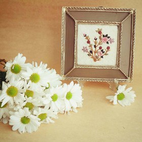 تصویر قاب گلدوزی شکوفه بهاری 