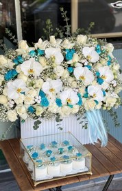 تصویر باکس گل و کاپ کیک خواستگاری آبی 