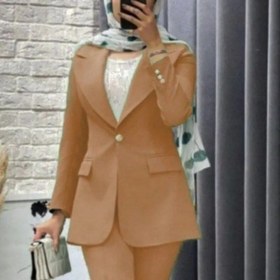 تصویر کت زنانه جنس مازراتی فری سایز تا 46 قد 80 جلوکار هلال یقه سحاف دوزی شده با ایستایی عالی ترک عصایی جیب نما 
