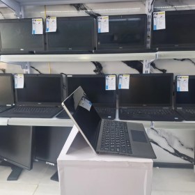 تصویر تبلت مایکروسافت Surface Pro 5 با حافظه ۱۲۸ گیگابایت و رم ۴ گیگابایت 