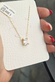 تصویر گردنبند تک نگین‌ مربع 