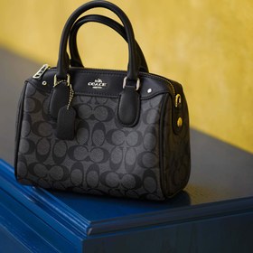 تصویر کیف زنانه صندوقی کوچ 