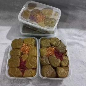 تصویر دلمه برگ مو خانگی و آماده سرو 