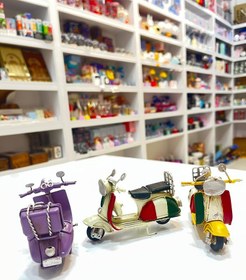 تصویر ماکت دکوری موتور وسپا فلزی - بنفش 