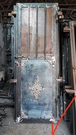 تصویر درب انباری اتاقی سرویس 