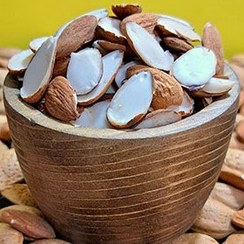 تصویر مغز بادام لپه تمام شیرین
