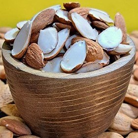 تصویر مغز بادام لپه تمام شیرین
