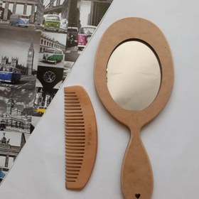 تصویر شانه و آینه دستی چوبی 