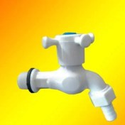 تصویر شیر آب پلاستیکی حیاطی سایز ۱/۲ 