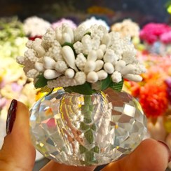 تصویر گلدان کریستالی با گل های متراکم ریز 