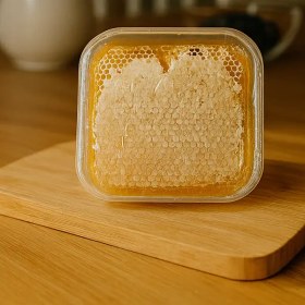 تصویر عسل با موم طبیعی 