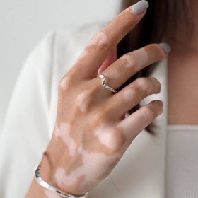 تصویر دستبند و انگشتر طرح موج 