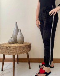 تصویر شلوار مخمل خارجی بغل نوار لمه زنانه شلوار مخمل خارجی بغل نوار لمه زنانه فری تا سایز ۵۲ در ۶ رنگ زیبا در دو رنگ نوار لمه طلایی و نقره ای با قد ۱۰۰ سانت و مدل کمر کش با جنس مخمل نرم خارجی با کشسانی بالا